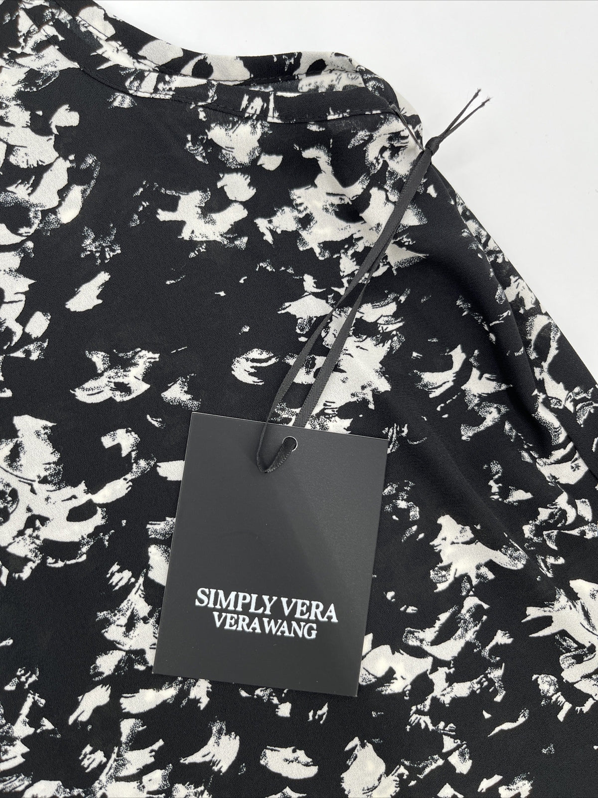 $35 Simply Vera Tie Front Pin-tuck sleeveless Top-Textured Black-Medium-New Tag