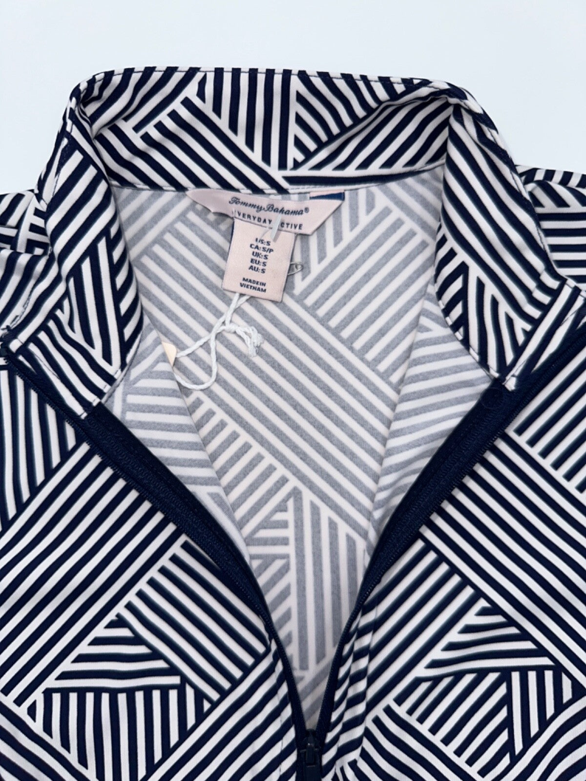 $110 Tommy Bahama Women’s 1/4 Geo Printed Popover Top - Blue - Small - New