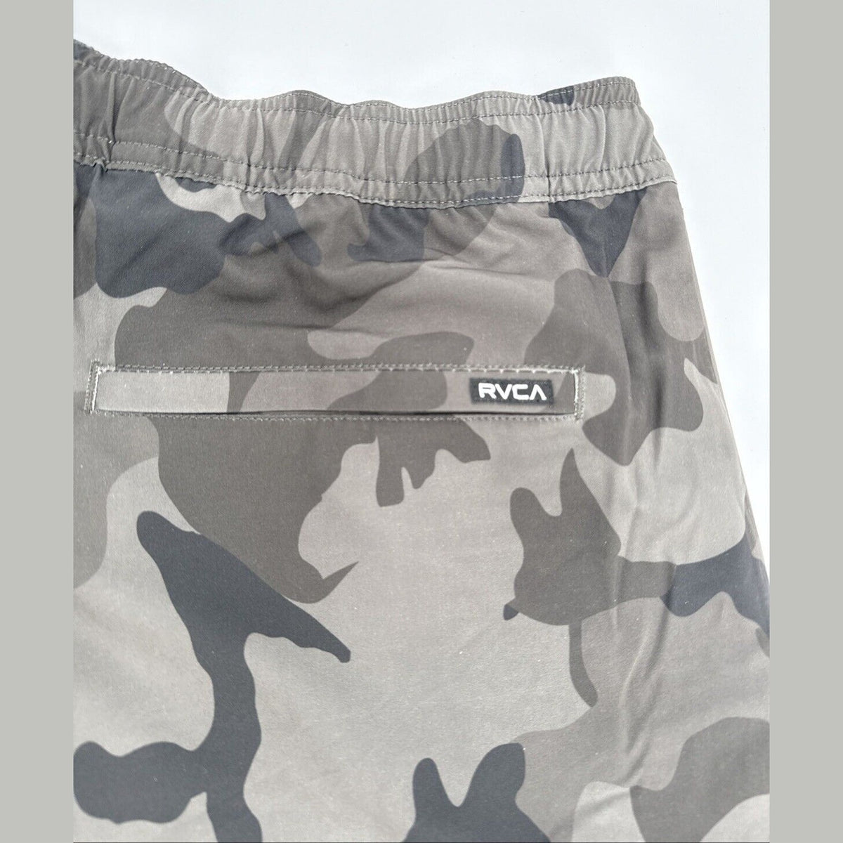 $66 RVCA Men’s Kevin Hybrid 17" Athletic Shorts- Camouflage - Small -New