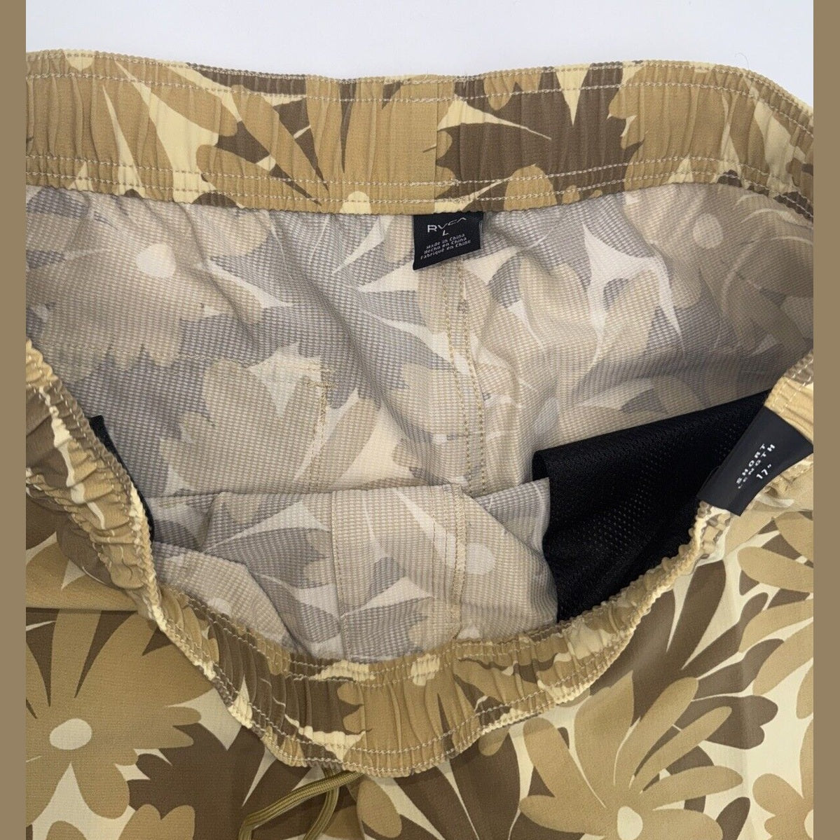 $66 RVCA Men’s Va Pigment 17" Print Shorts- Khaki Beige- Large -New