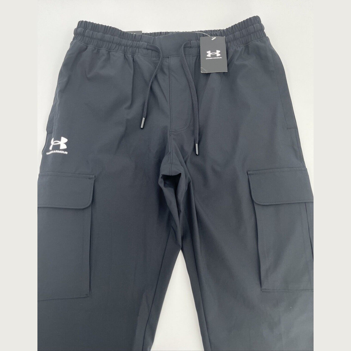 $80 Under Armour Men's UA Woven Vibe Cargo Joggers - Black - Small- New Tag