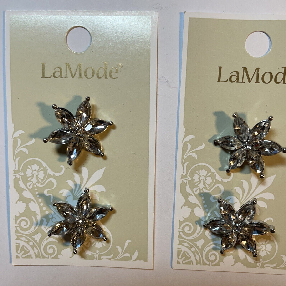 Lot Of 2 Cards La Mode rhinestones Flower 19mm Buttons 00008   2-Count