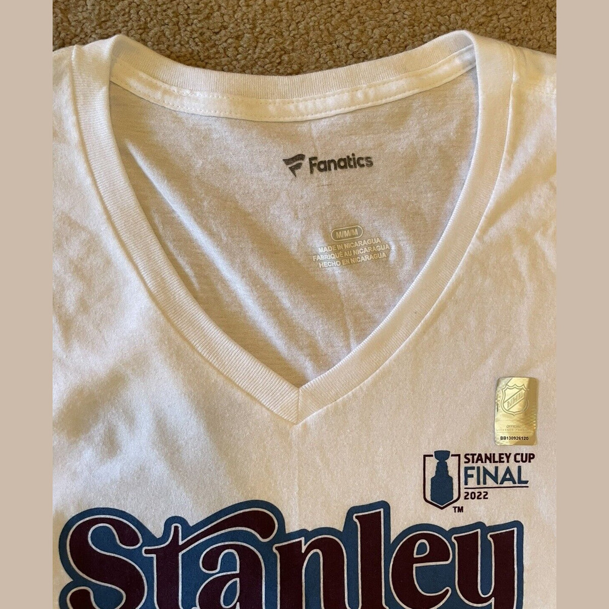 Women's Colorado Avalanche Stanley Cup Champions Medium White V neck T shirt