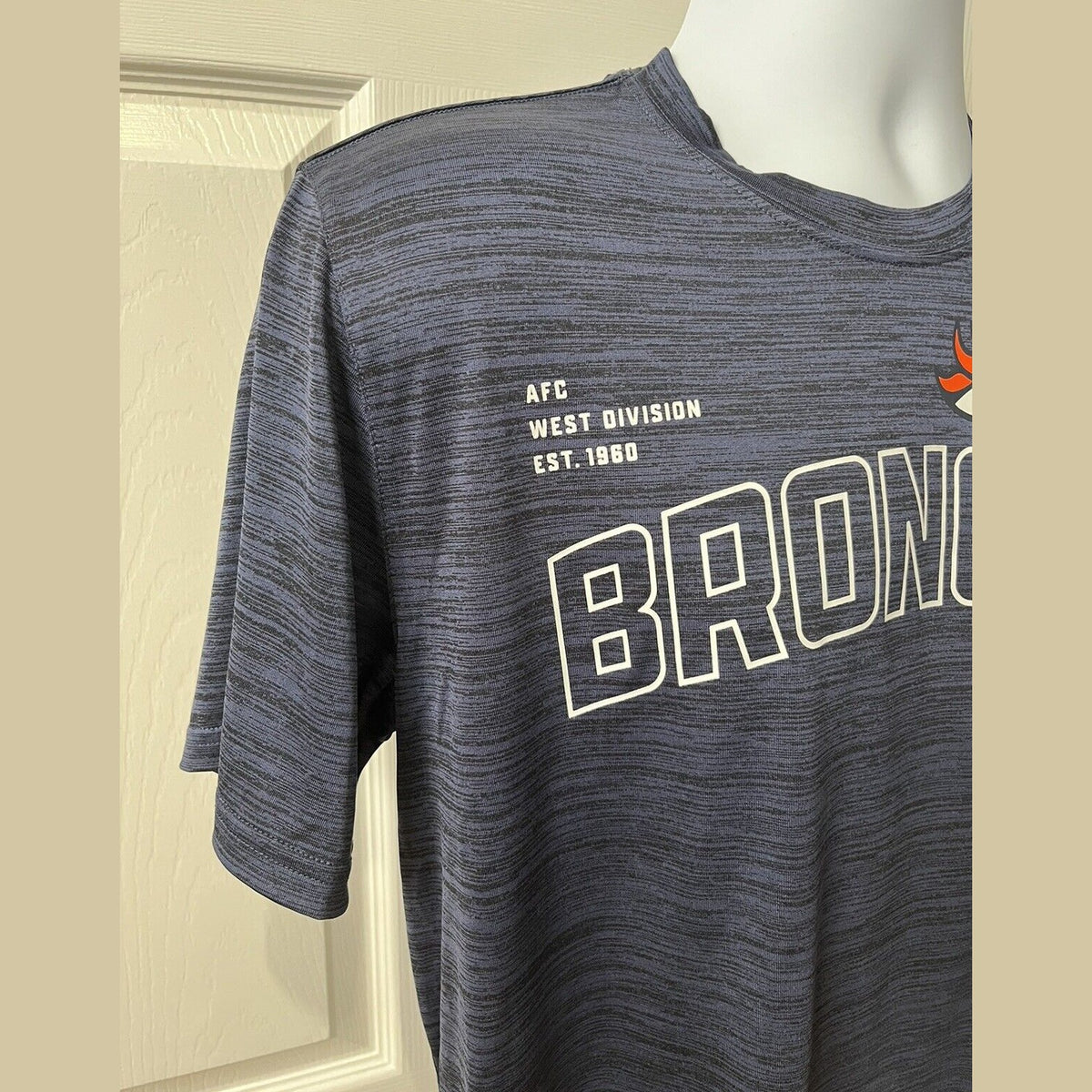 Nike Men’s Denver Broncos Micro T Shirt NFL - Blue/Orange-Medium-New Tag $40