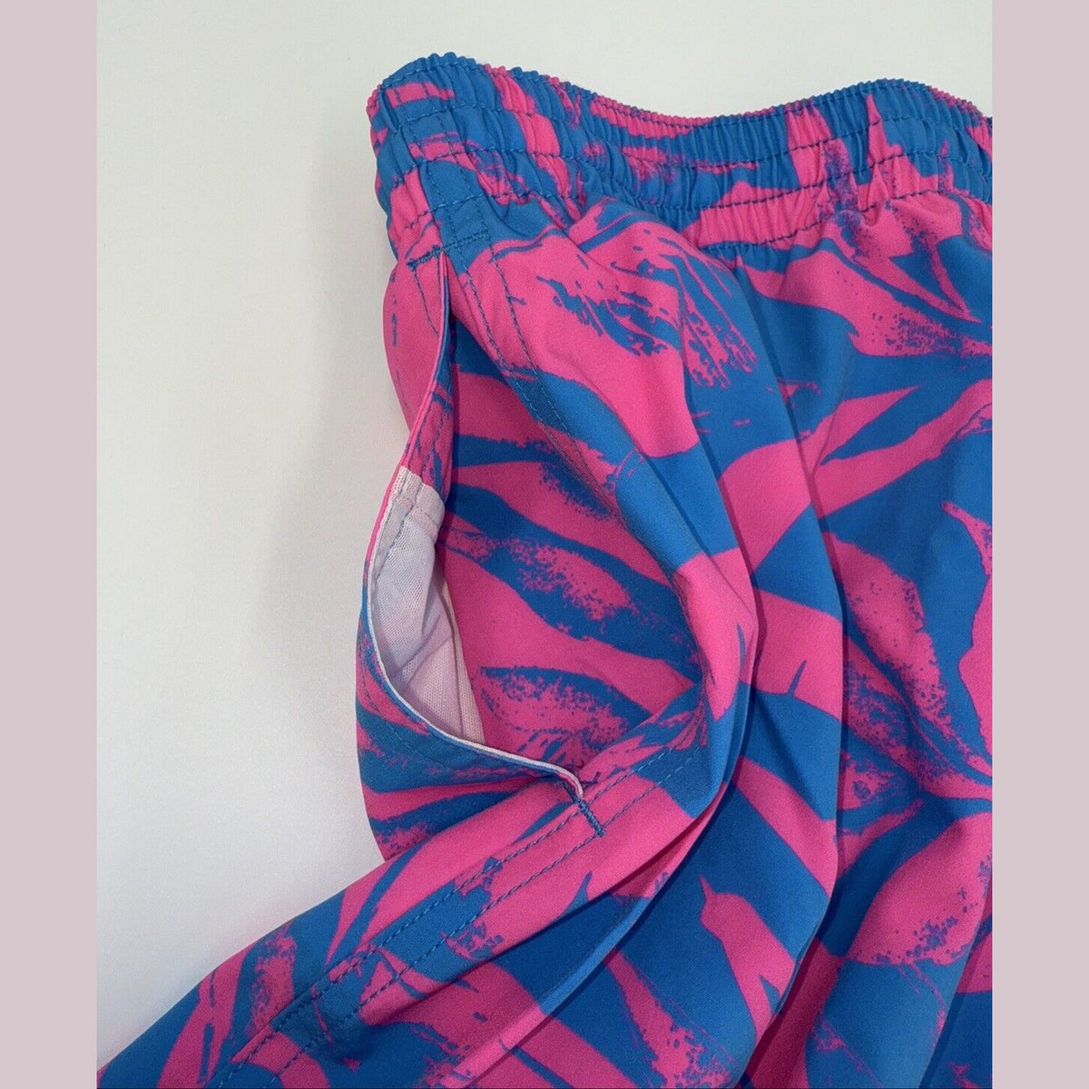$70 Chubbies The Palm Springers 5.5" Inseam Swim Trunks-Pink/Blue- Large-New Tag