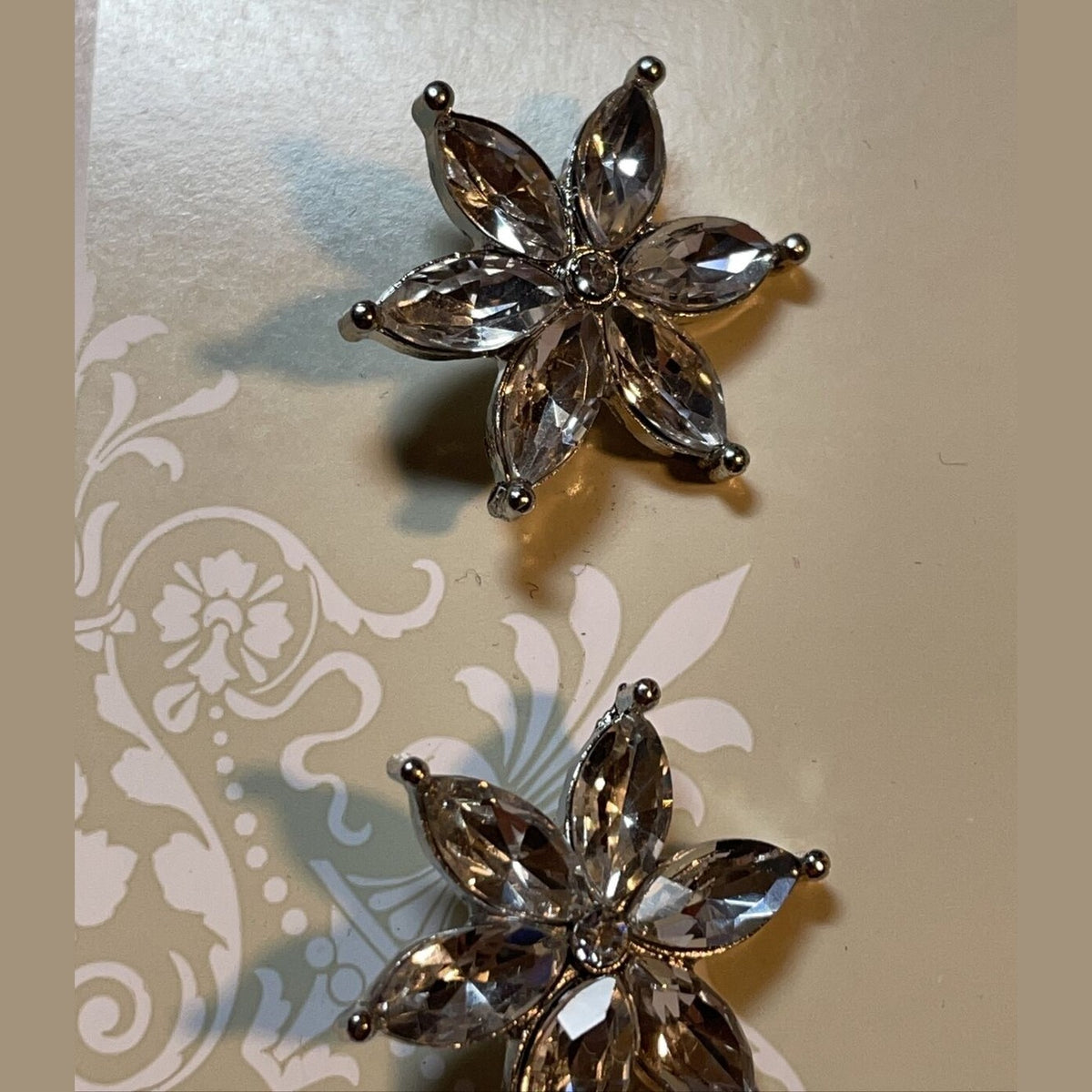 Lot Of 2 Cards La Mode rhinestones Flower 19mm Buttons 00008   2-Count