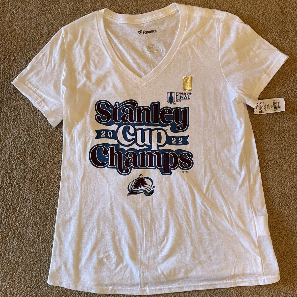 Women's Colorado Avalanche Stanley Cup Champions Medium White V neck T shirt