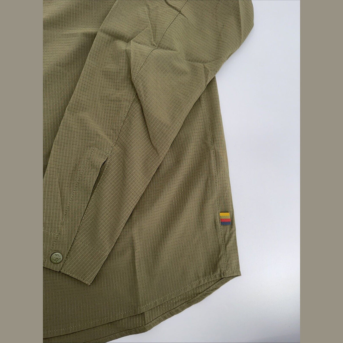$150 FJALLRAVEN Men’s Specialized S/F Sun Long Sleeve Shirt-Khaki - Small- New