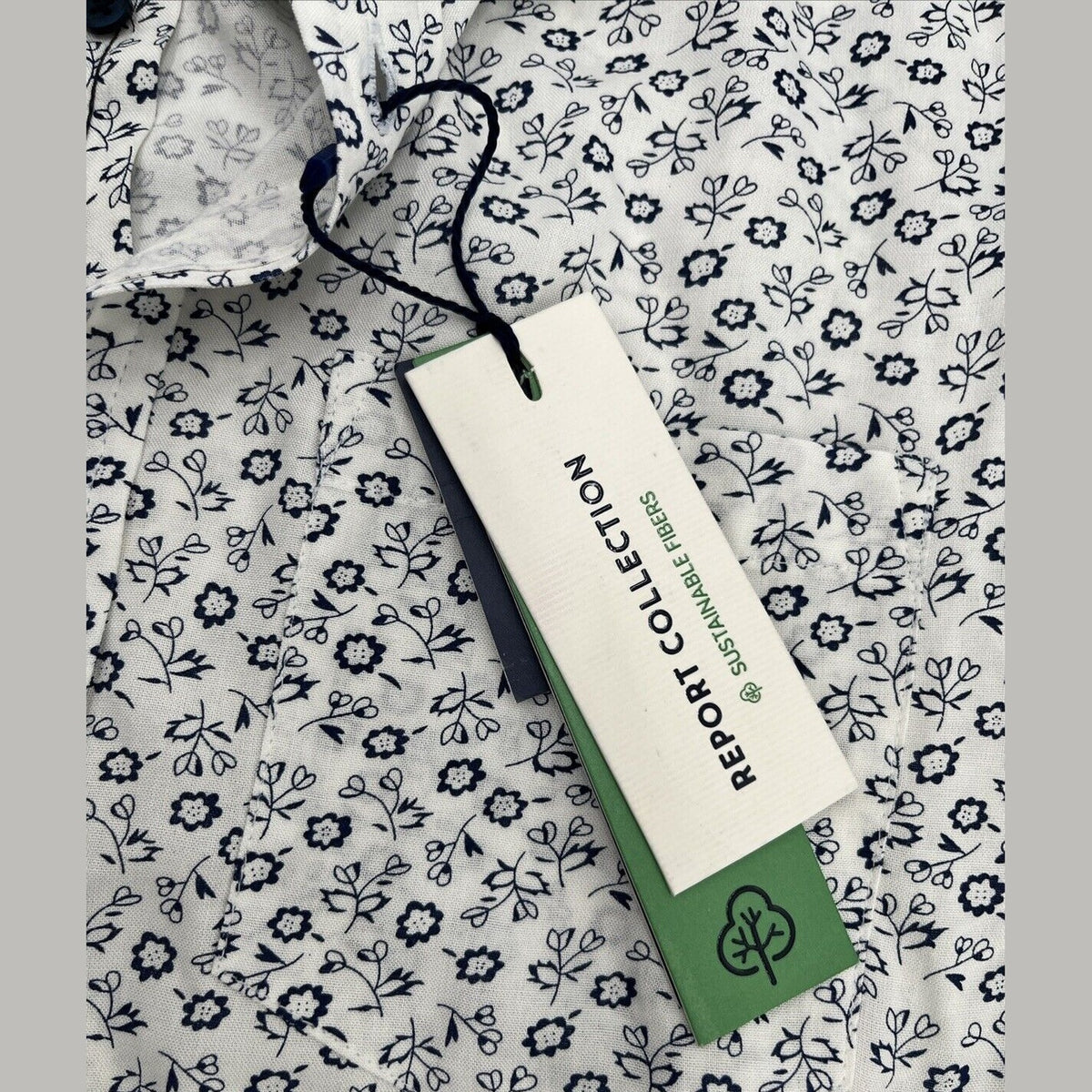 $59 Report Collection Men’s Tropical Print Short Sleeve Button Down-Navy-Small