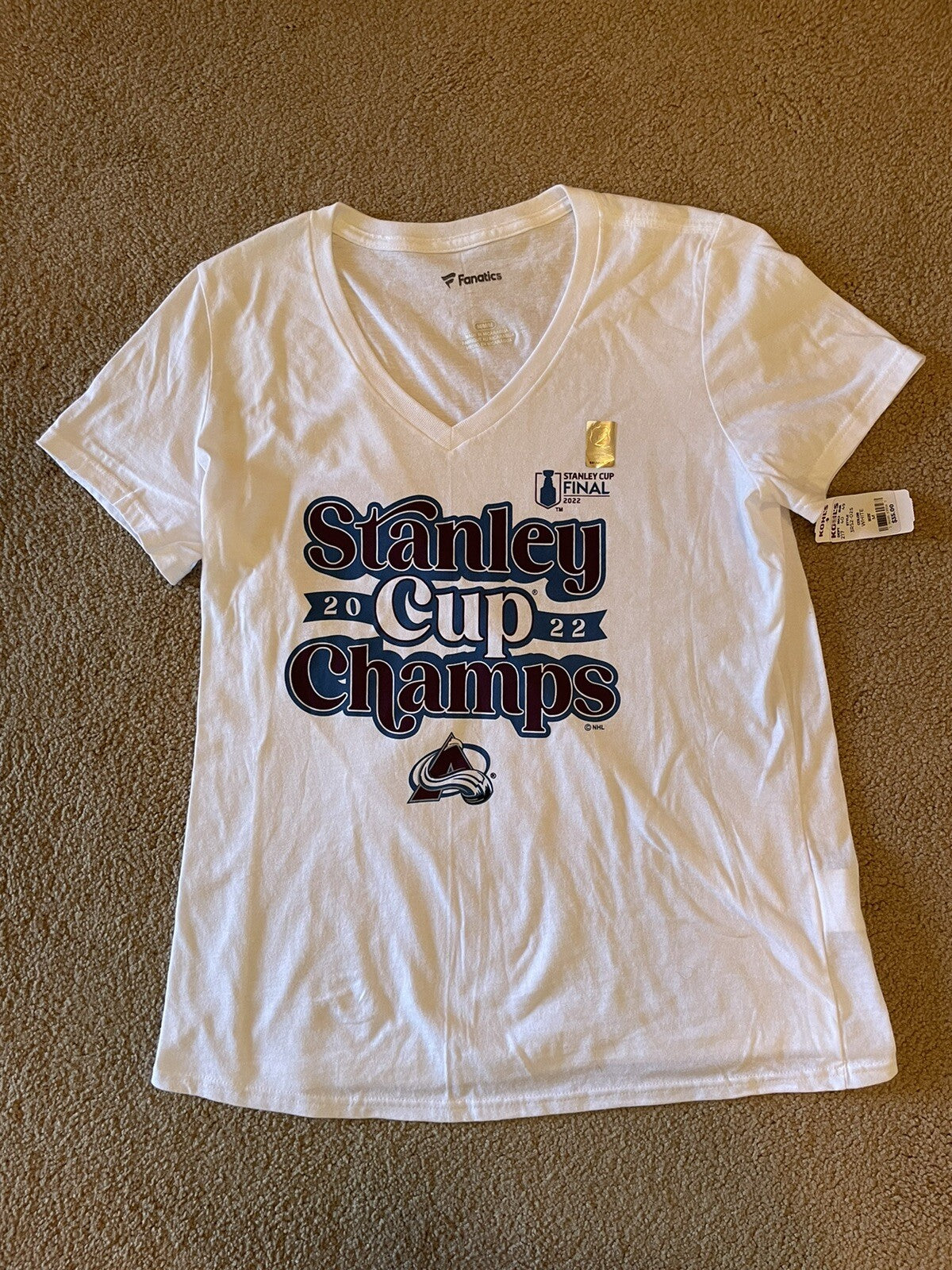 Women's Colorado Avalanche Stanley Cup Champions Medium White V neck T shirt