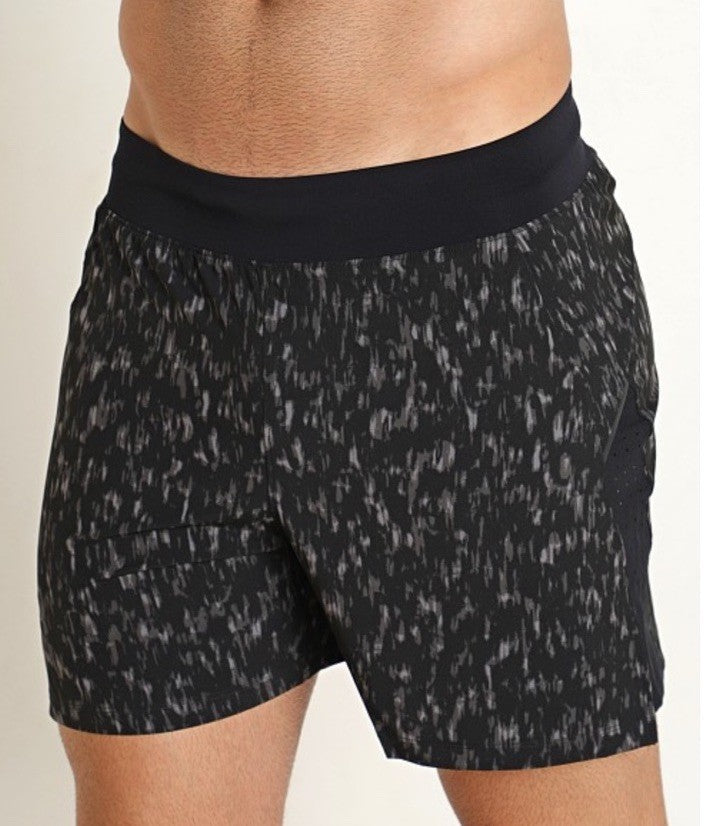 $55 Under Armour Men’s Launch Elite 5" Brief Lined Shorts 1383267-Black- Medium