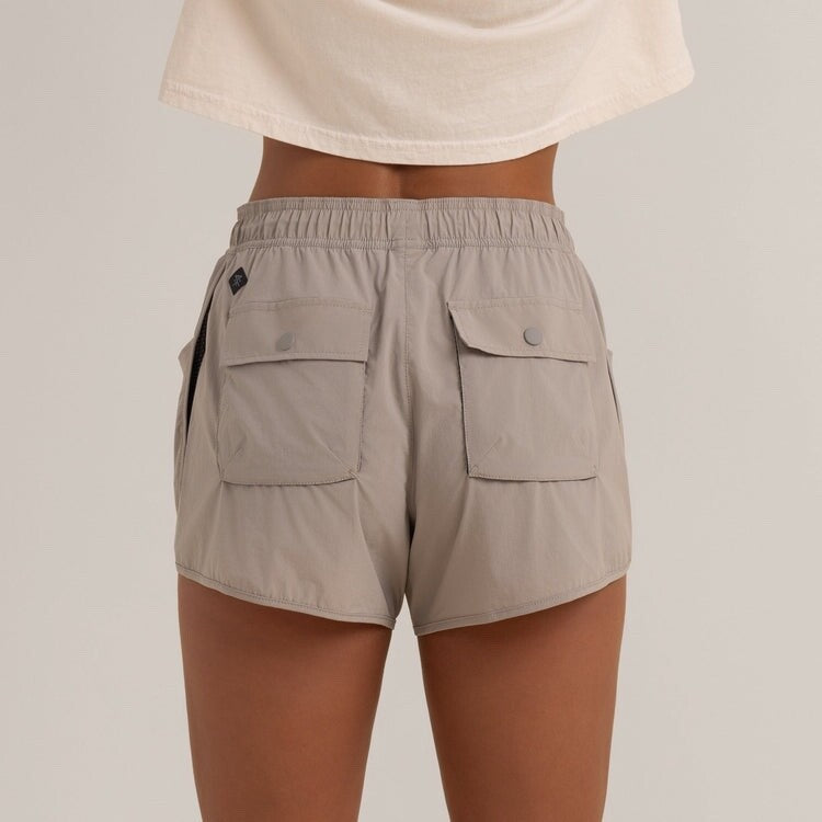$69 Roark Women's Rapids Hybrid Shorts 3.5” - Rock - Medium - New With Tags