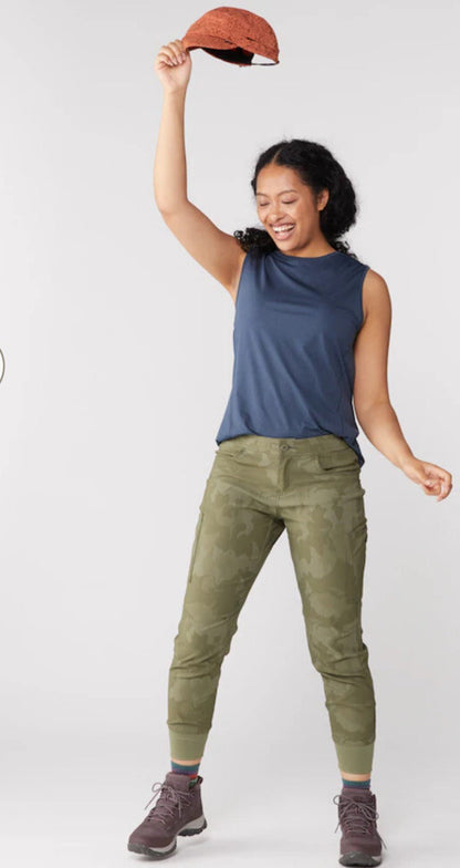 $95 PrAna Women’s Halle II Hybrid Jogger Pants-Sage Camo- Size: 2 -New Tag