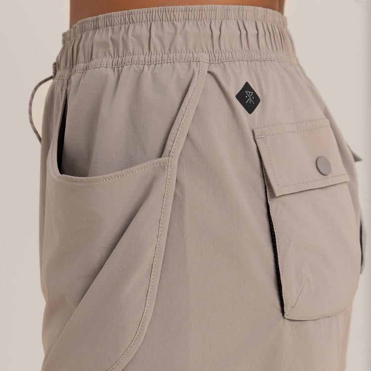 $69 Roark Women's Rapids Hybrid Shorts 3.5” - Rock - Medium - New With Tags