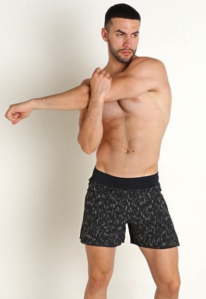 $55 Under Armour Men’s Launch Elite 5" Brief Lined Shorts 1383267-Black- Medium