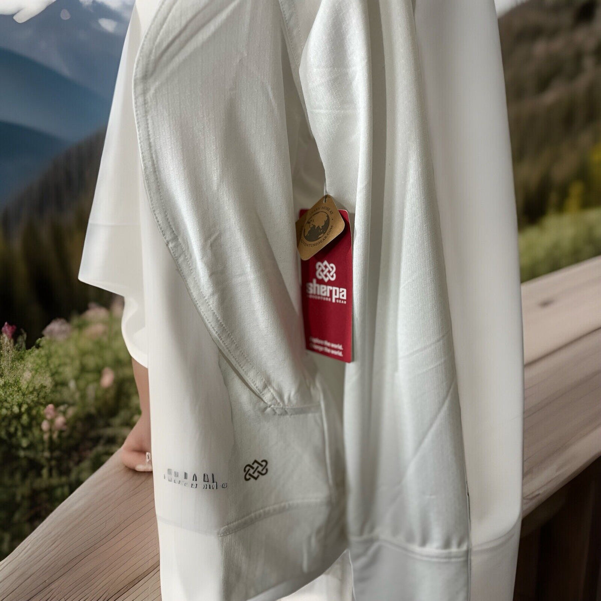 $120 Sherpa Women’s Aartifull Zip Jacket- Katha White- Small-New Tags