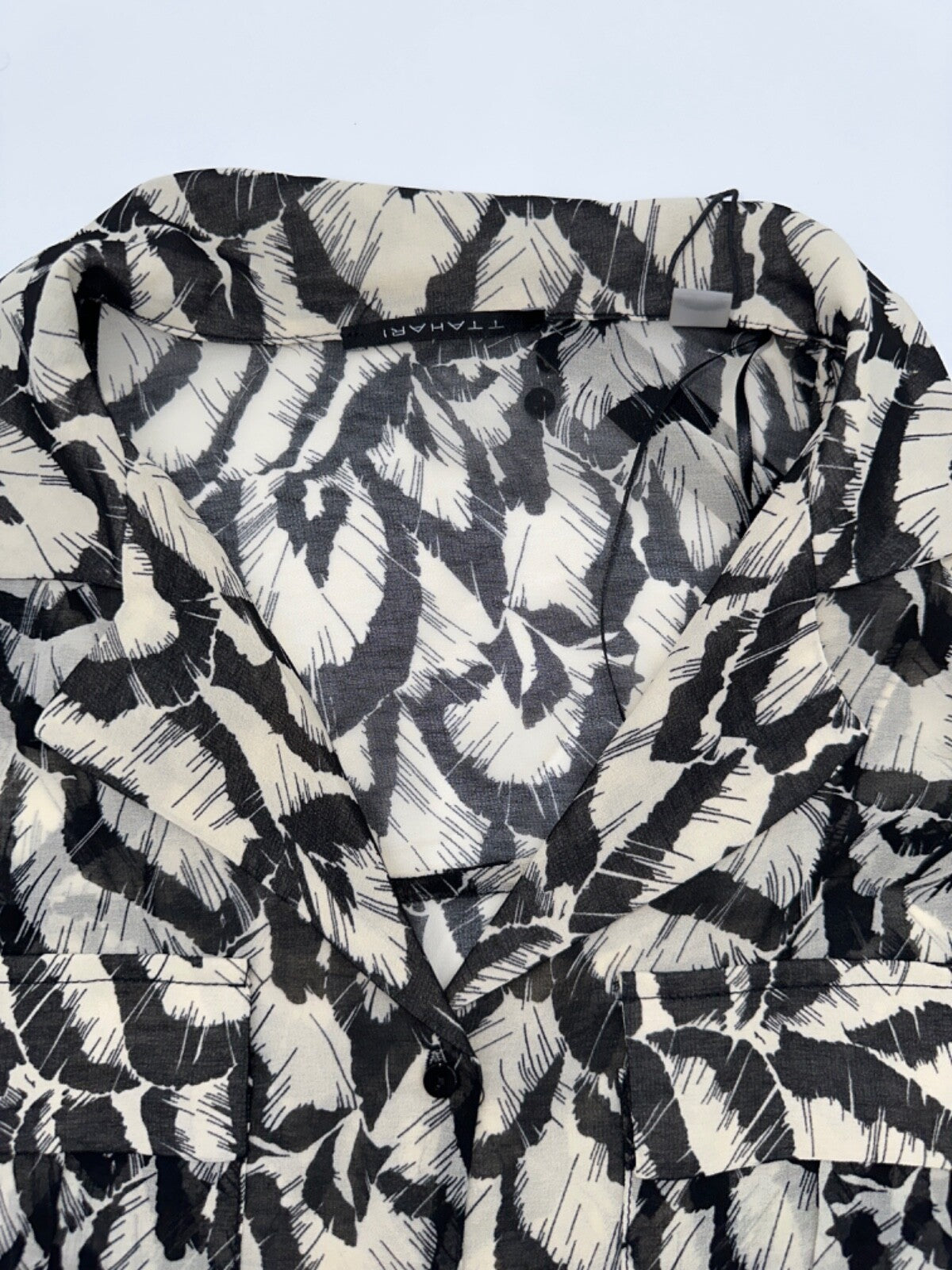 $88 T Tahari Women's Long Sleeve Feather Print Blouse - Black/Tan - Medium -New