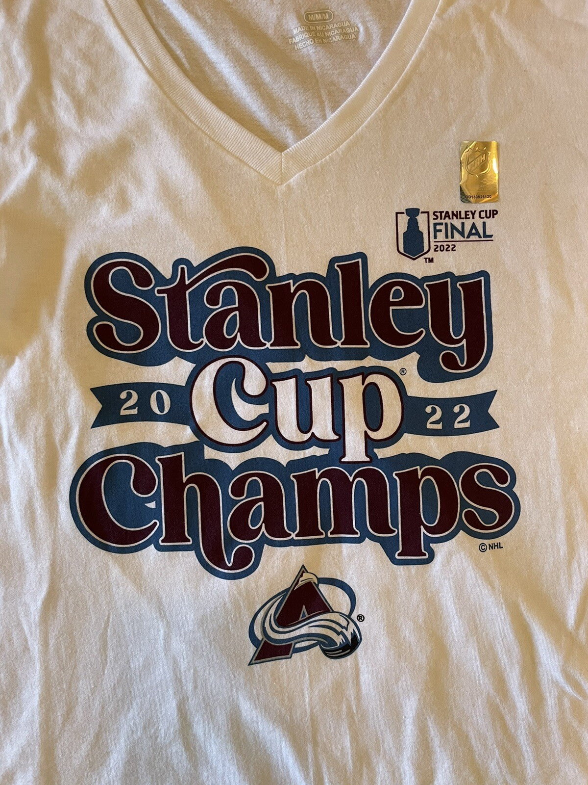 Women's Colorado Avalanche Stanley Cup Champions Medium White V neck T shirt
