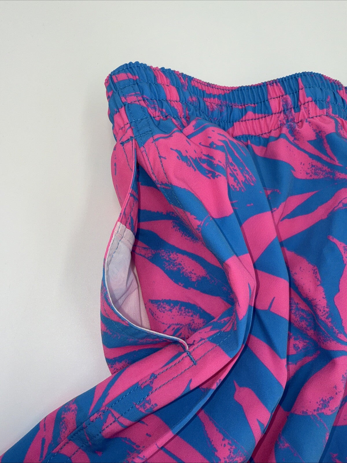 $70 Chubbies The Palm Springers 5.5" Inseam Swim Trunks-Pink/Blue- Large-New Tag