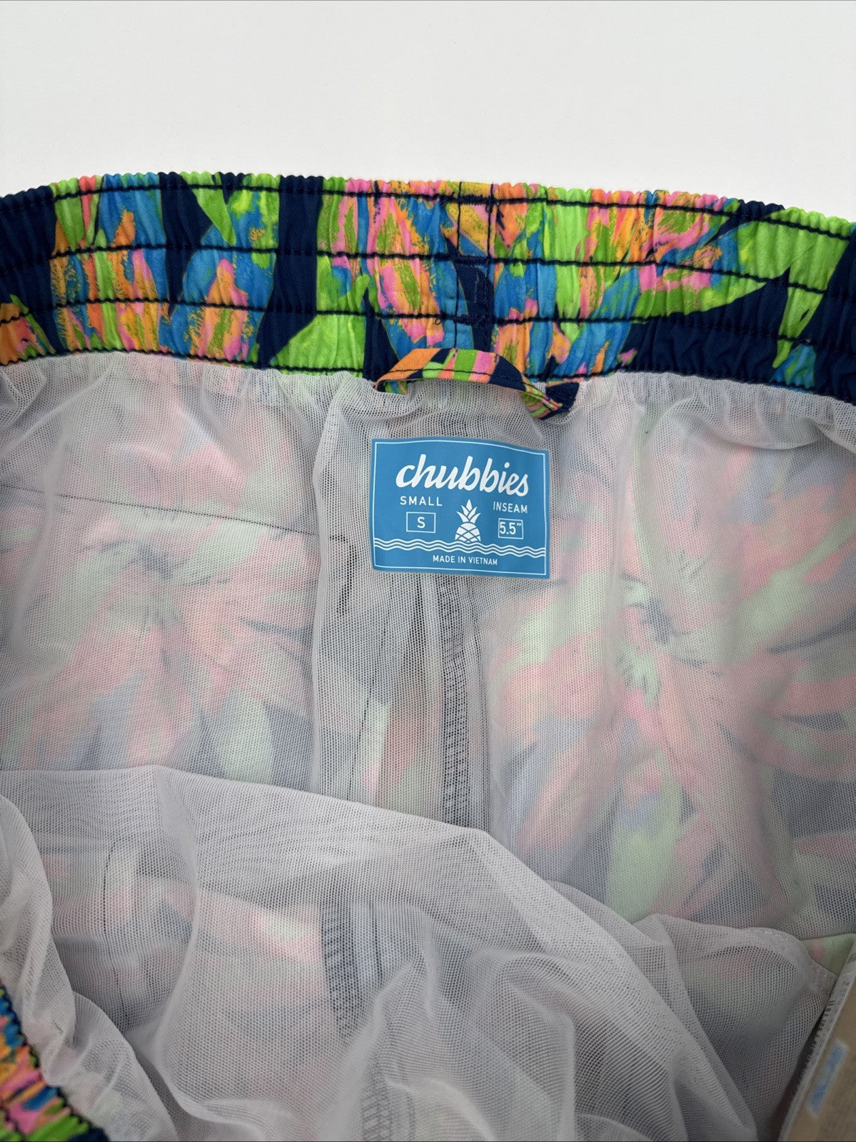 $70 Chubbies The Ocean Flowers 5.5" Inseam Swim Trunks-Multi - Small -New Tag