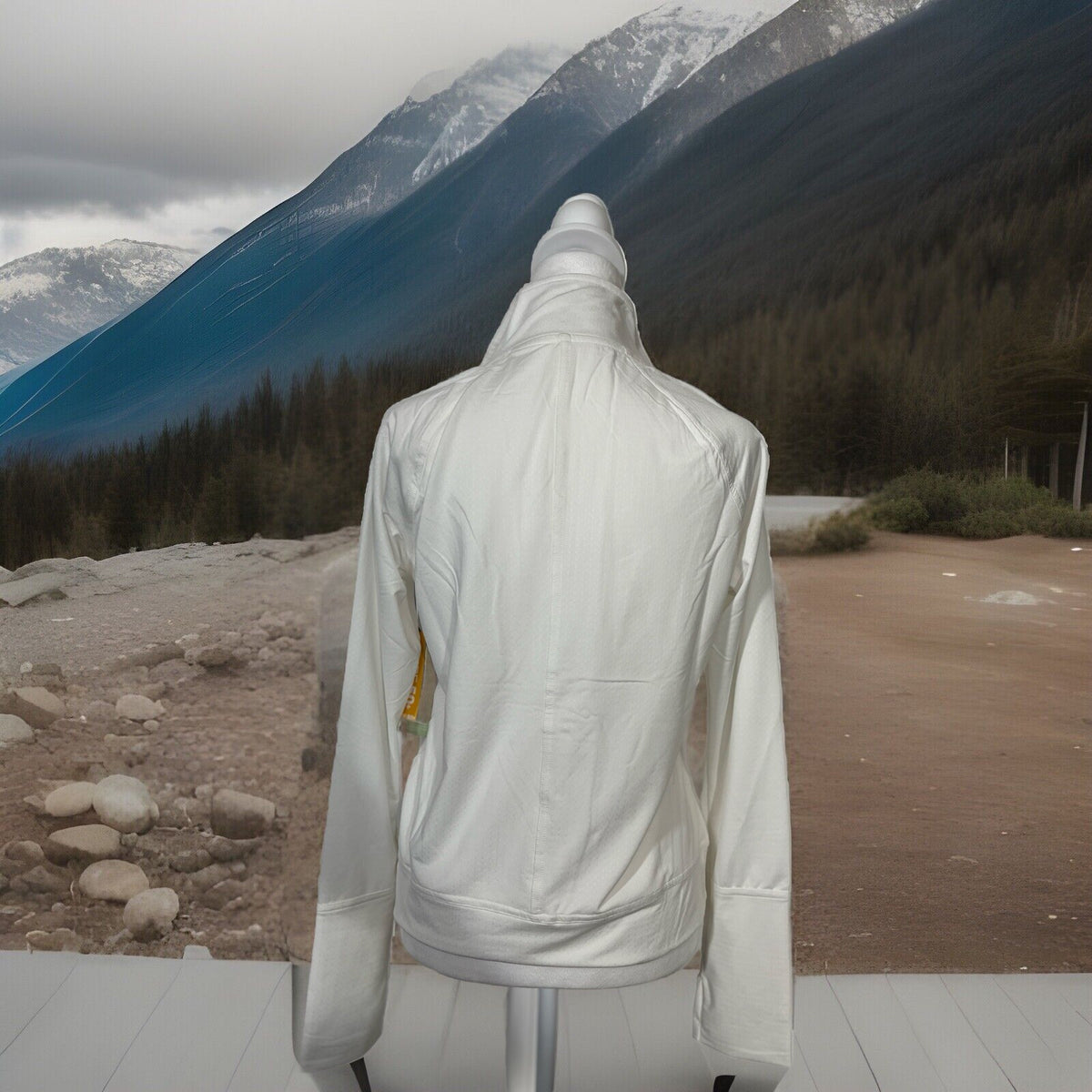$120 Sherpa Women’s Aartifull Zip Jacket- Katha White- Small-New Tags
