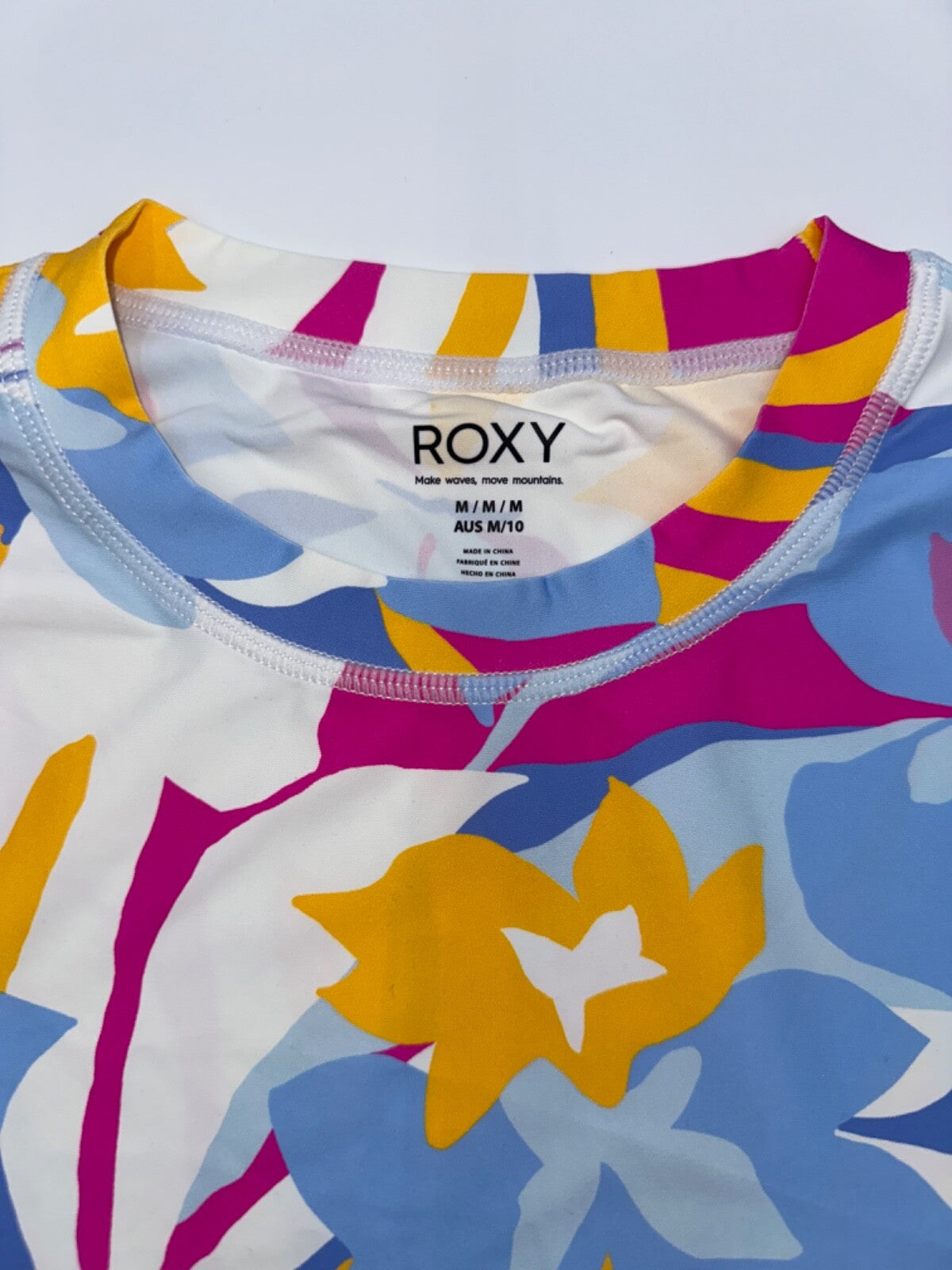 $60 Roxy Women’s Long Sleeve Rash Guard Top - Multi Color - Medium- New