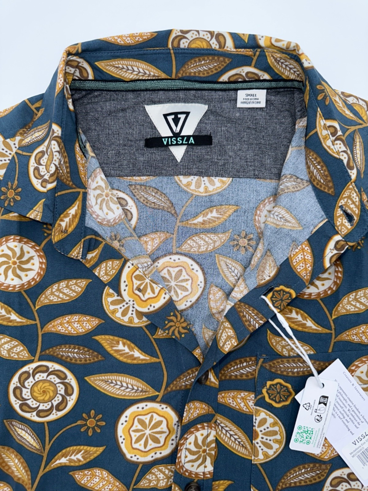 $70 Vissla Men’s Woven Medallions Eco Button Down Shirt - Blue/Gold - Small-New
