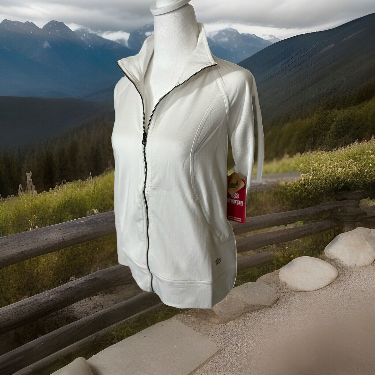 $120 Sherpa Women’s Aartifull Zip Jacket- Katha White- Small-New Tags