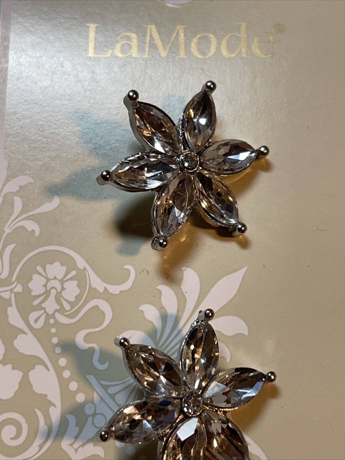 Lot Of 2 Cards La Mode rhinestones Flower 19mm Buttons 00008   2-Count