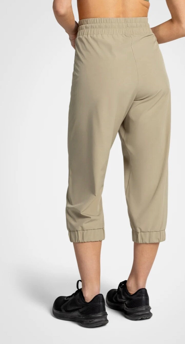 $58 Kyodan Women’s-Breezeflex Utility Capri Pants -Elm Green- Medium -New Tag