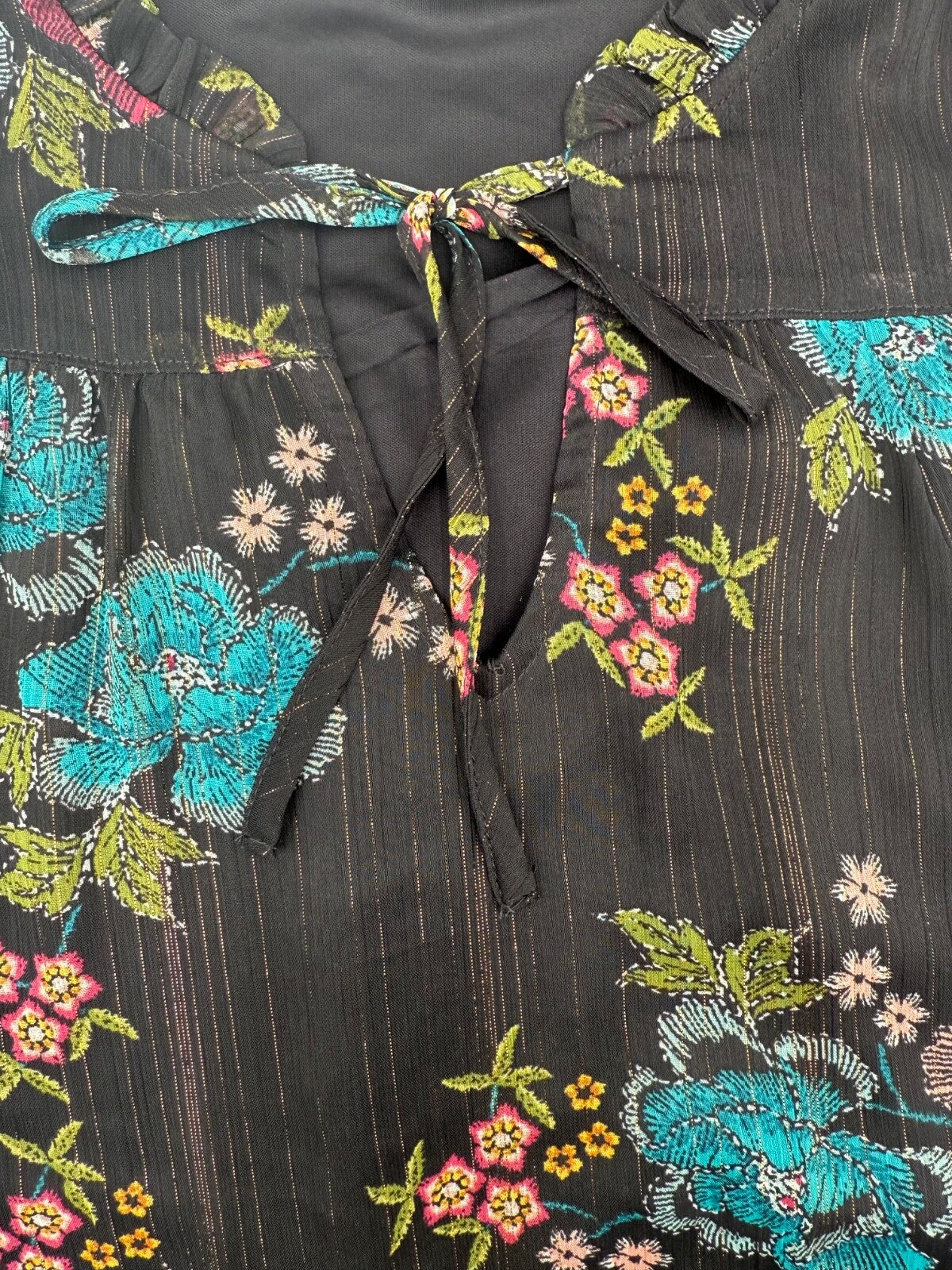 $44 Lauren Conrad Women’s-Ruffle Shoulder V-Neck Shirt -Black Floral-XSmall-New