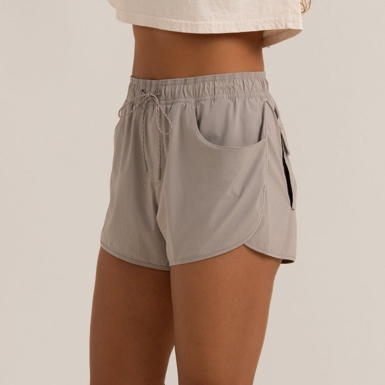 $69 Roark Women's Rapids Hybrid Shorts 3.5” - Rock - Medium - New With Tags