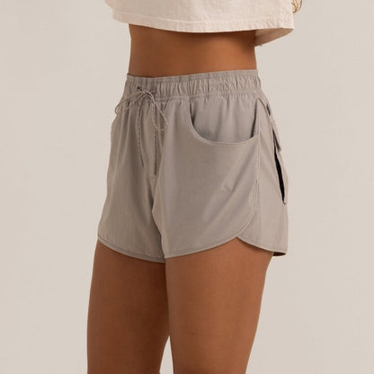 $69 Roark Women's Rapids Hybrid Shorts 3.5” - Rock - Medium - New With Tags