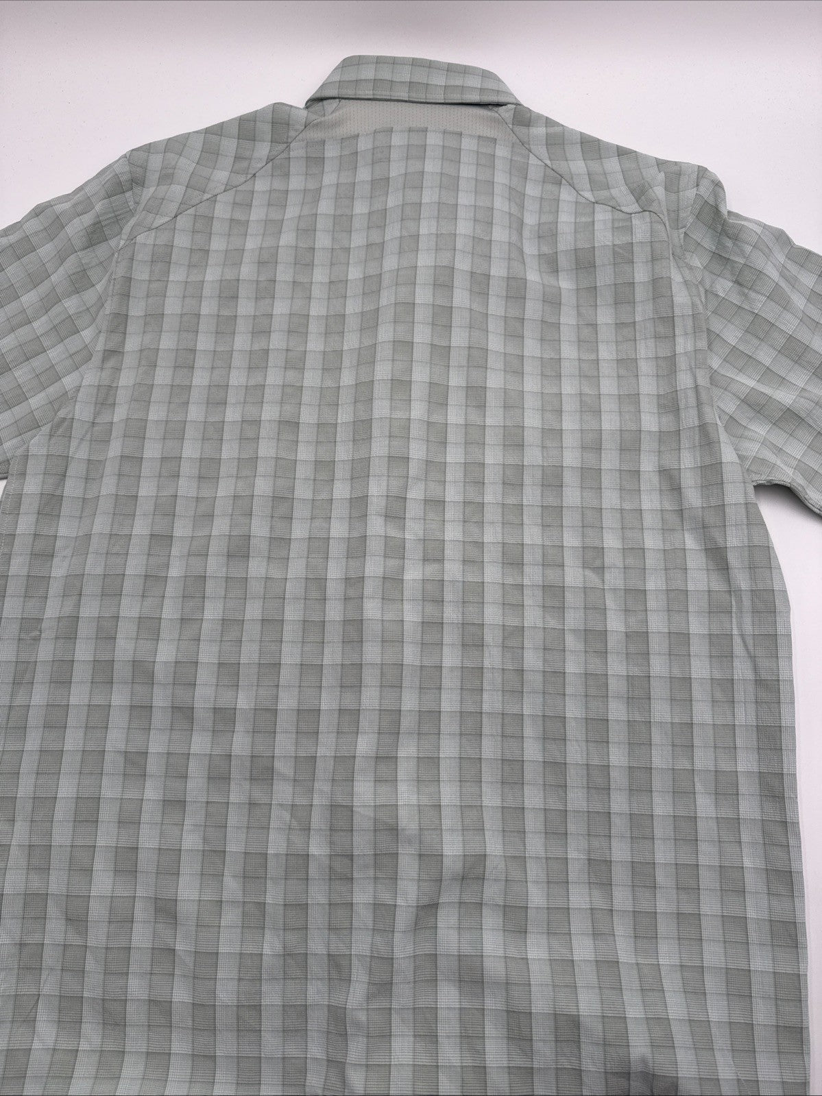 $55 Under Armour Men’s Drift Tide 2.0 Plaid Button Up Shirt-Hydro Green -Medium