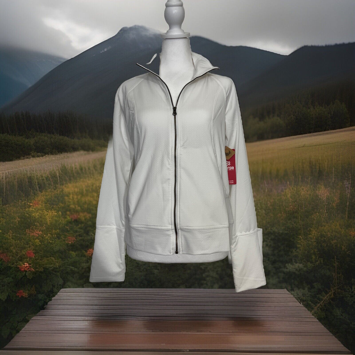 $120 Sherpa Women’s Aartifull Zip Jacket- Katha White- Small-New Tags