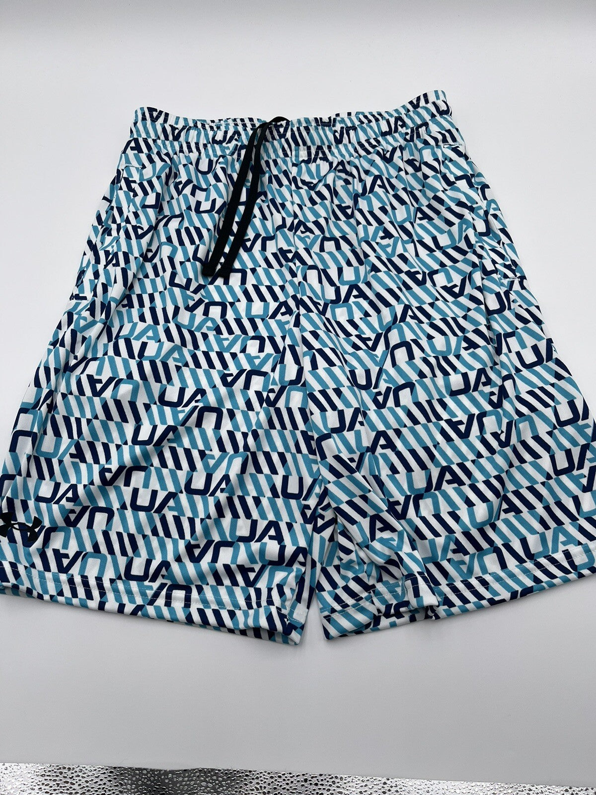 Under Armour Men’s Tech Printed Shorts - -White Blue-Small -NWT $35