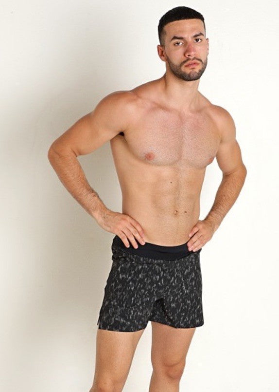 $55 Under Armour Men’s Launch Elite 5" Brief Lined Shorts 1383267-Black- Medium