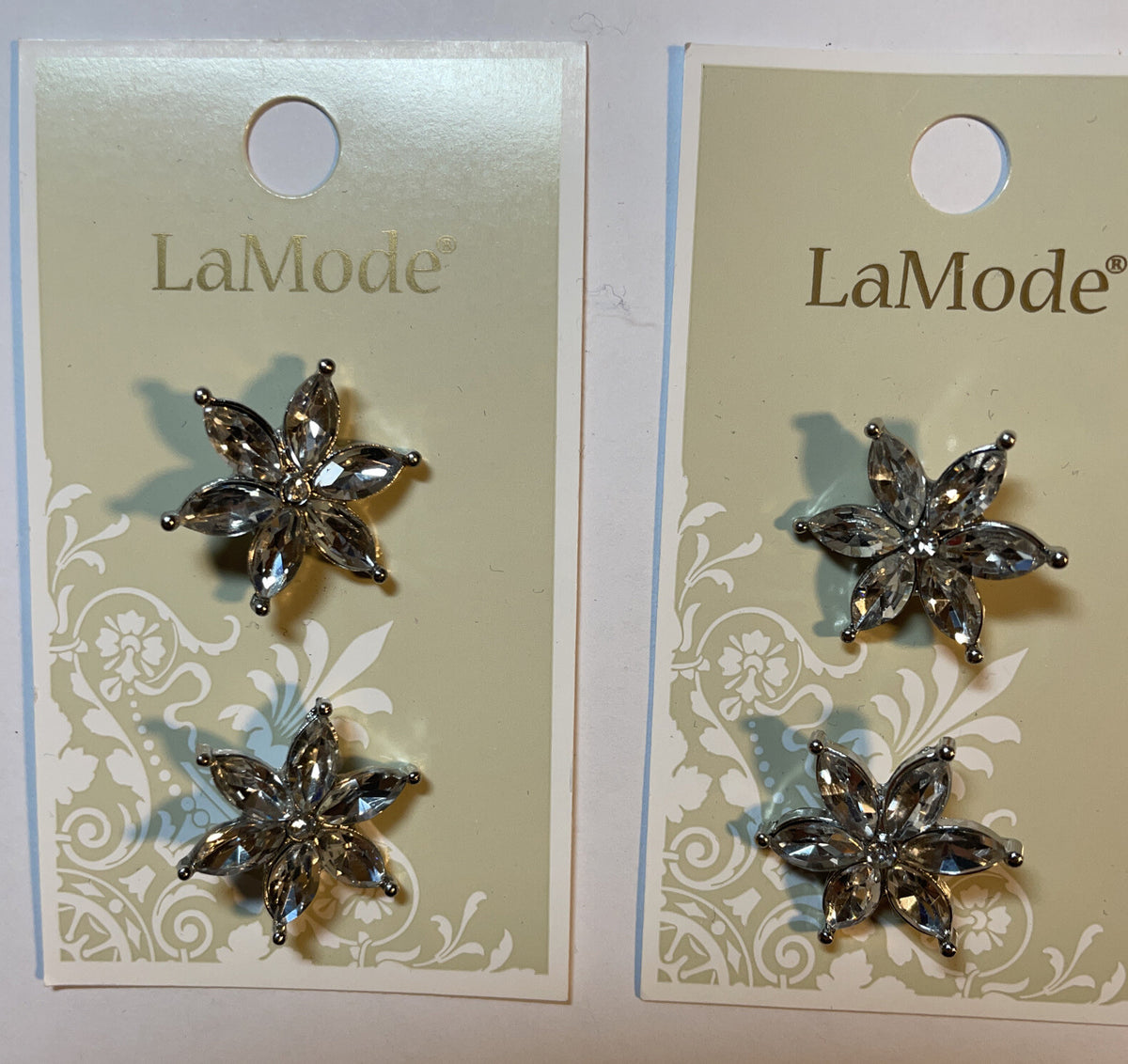 Lot Of 2 Cards La Mode rhinestones Flower 19mm Buttons 00008   2-Count
