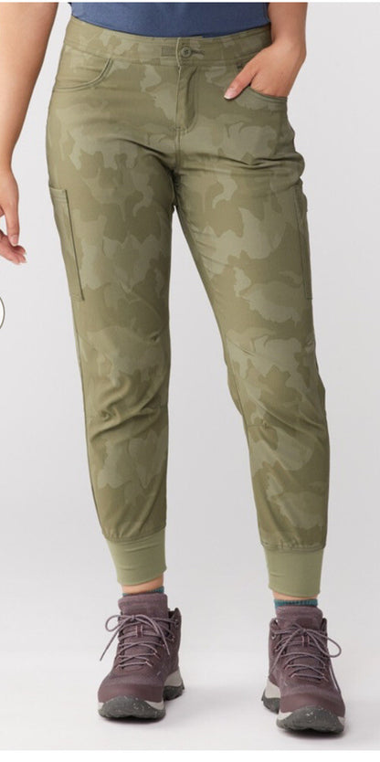 $95 PrAna Women’s Halle II Hybrid Jogger Pants-Sage Camo- Size: 2 -New Tag