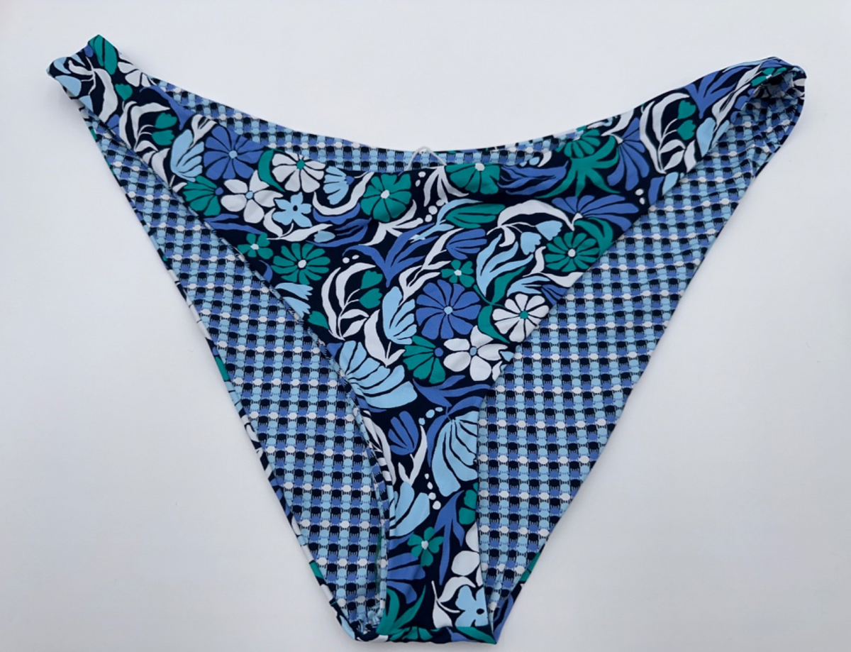 $88 Roxy Women’s Tri Scopp Reversible Cheeky Swim Suit - Blue - XLarge - New