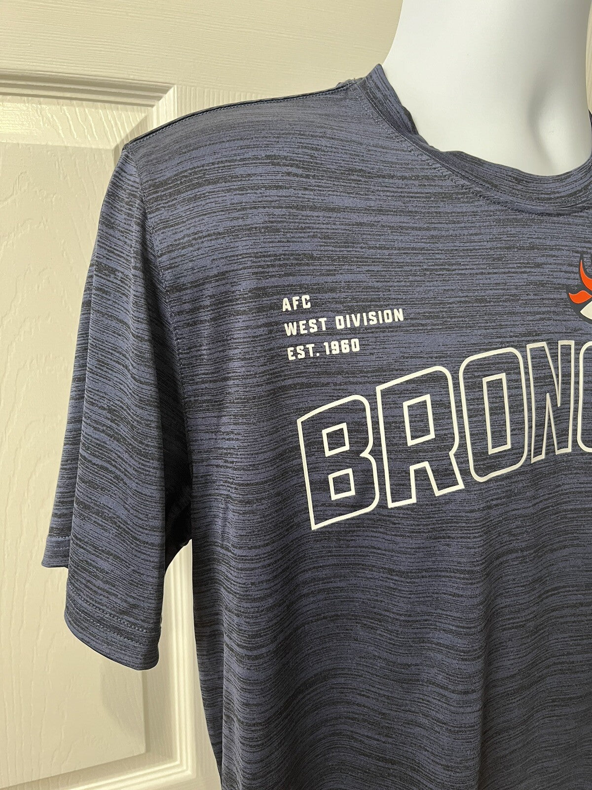 Nike Men’s Denver Broncos Micro T Shirt NFL - Blue/Orange-Medium-New Tag $40
