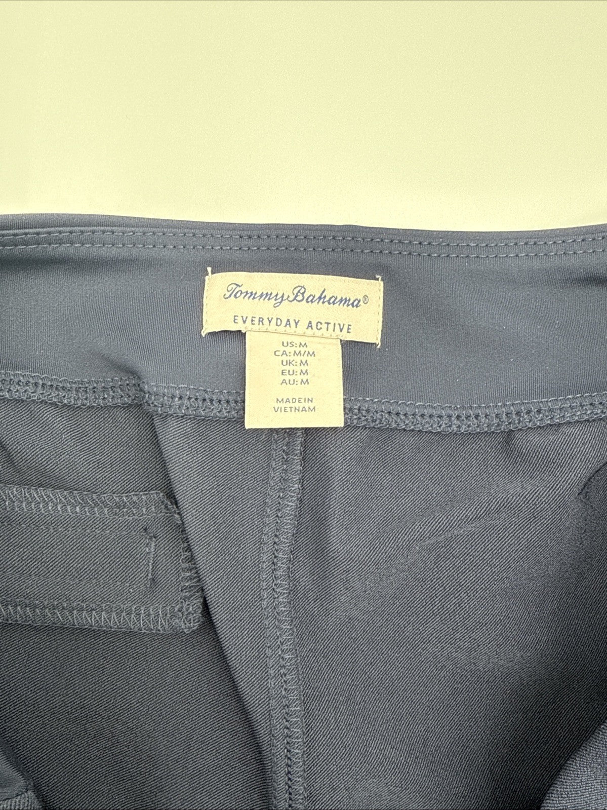$85 Tommy Bahama Women’s Soft Active Bermuda Golf Shorts- Navy- Medium- New Tag
