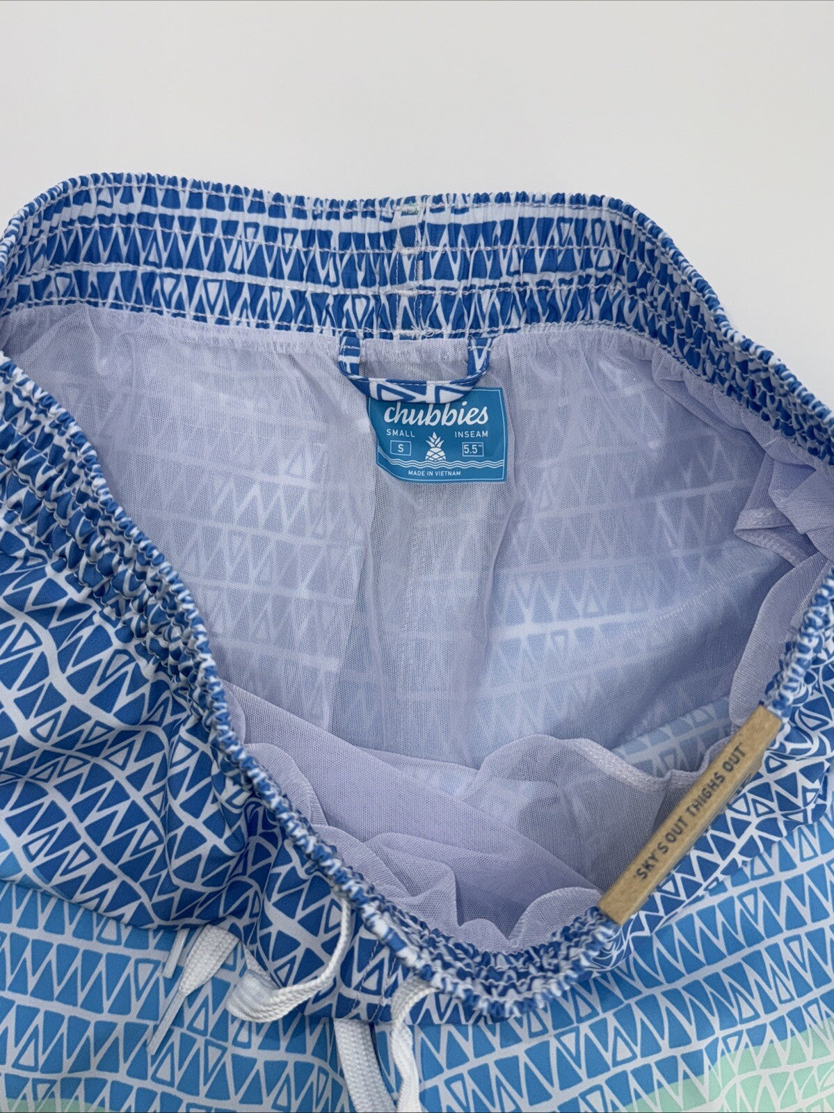 $70 Chubbies The Ocean Trifectas 5.5" Inseam Swim Trunks- Multi -Small -New Tag