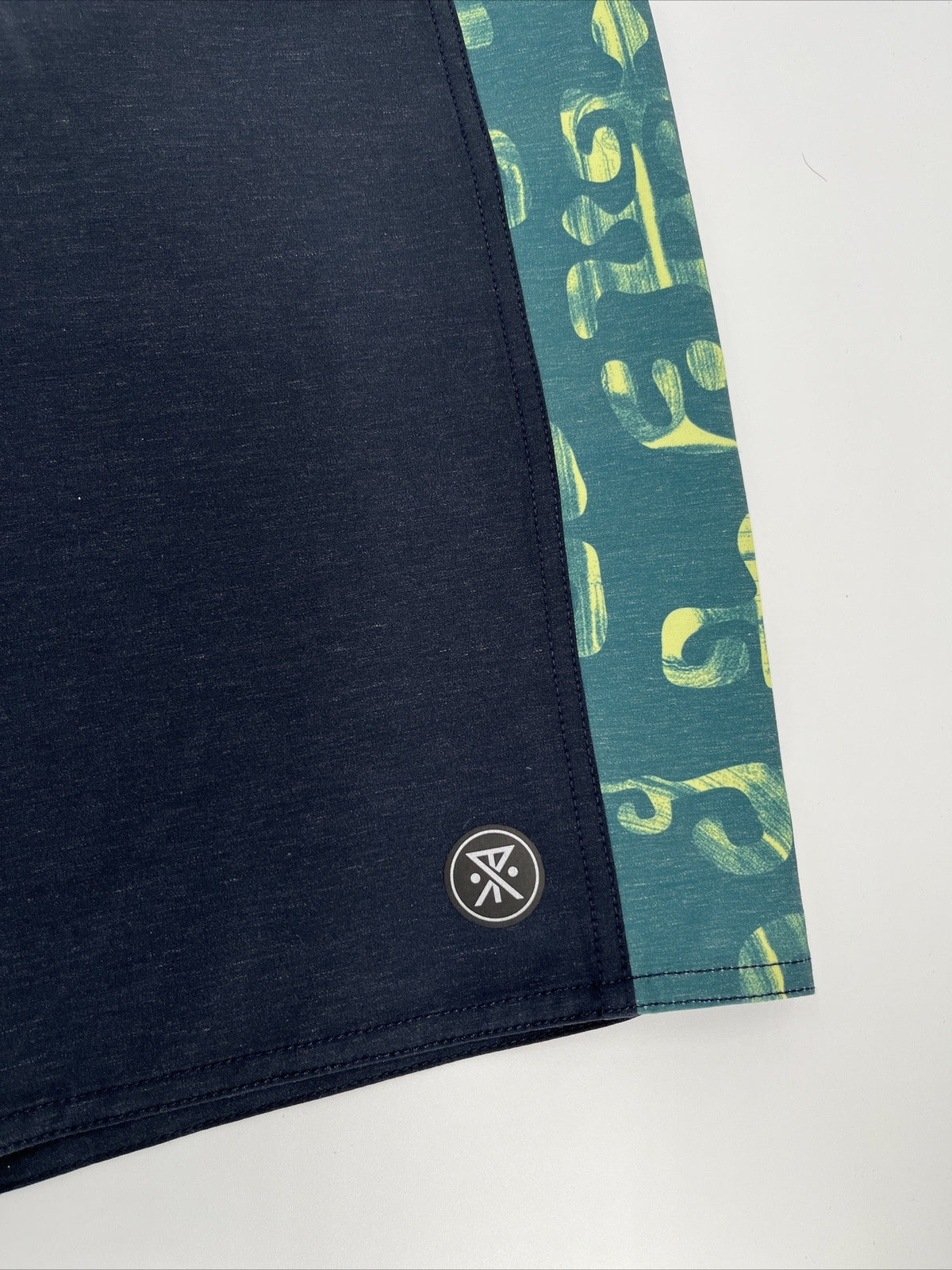 $69 Roark Men’s Passage Panel Batik 17” Boardshorts-D.Navy Black -Size: 33W-New